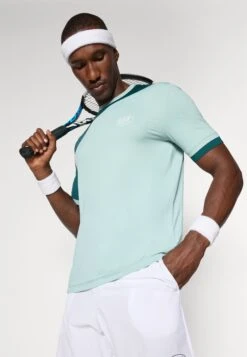 EA7 Emporio Armani TENNIS PRO TEE COLORBLOCK - Sports T-shirt - Blue Surf -Total Wear Store 76e50b51142540cc84fce0826be2c702