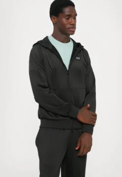 EA7 Emporio Armani TRAIN VISIBILITY - Tracksuit - Black/cream -Total Wear Store 7745075463574882b13e6bbafcf011bc