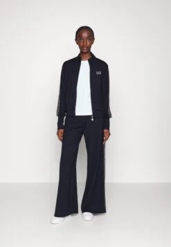 EA7 Emporio Armani Tracksuit Set - Tracksuit - Black/Gold 9 EA7 Emporio Armani Tracksuit Set - Tracksuit - Black/Gold -Total Wear Store 782478f5bd44419f8ae9ba19429dabd2