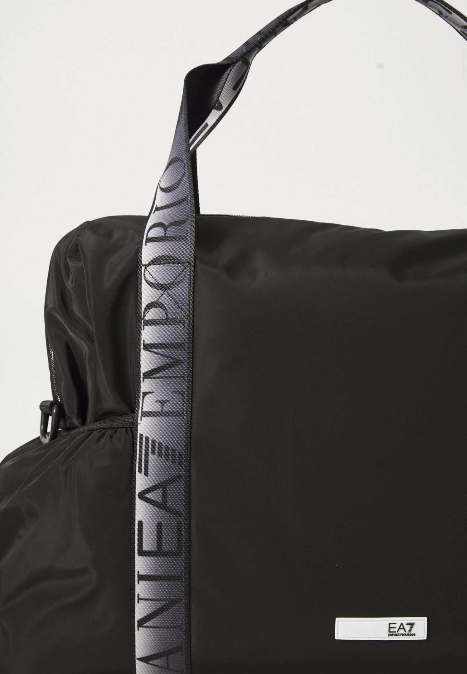 EA7 Emporio Armani GYM BAG - Weekend Bag - Black 6 EA7 Emporio Armani GYM BAG - Weekend Bag - Black - Image 4