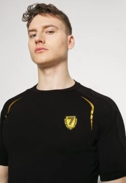 EA7 Emporio Armani Train Soccer M Tee - Print T-Shirt - Black -Total Wear Store 7935e3cec05a4259878f344c1a312b4e