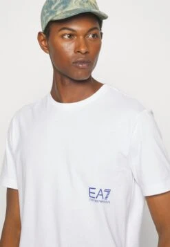 EA7 Emporio Armani Print T-Shirt - Bianco -Total Wear Store 7a4d66e4998242fcb701b138a7e217e1