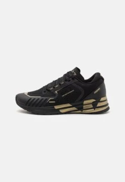 EA7 Emporio Armani Crusher Distance Unisex - Trainers - Triple Black/Gold