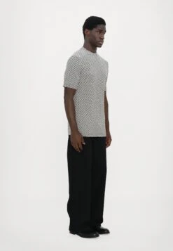 Emporio Armani Basic T-shirt - Black/white -Total Wear Store 7b693509a11f4faf8dbb261bc83909b3