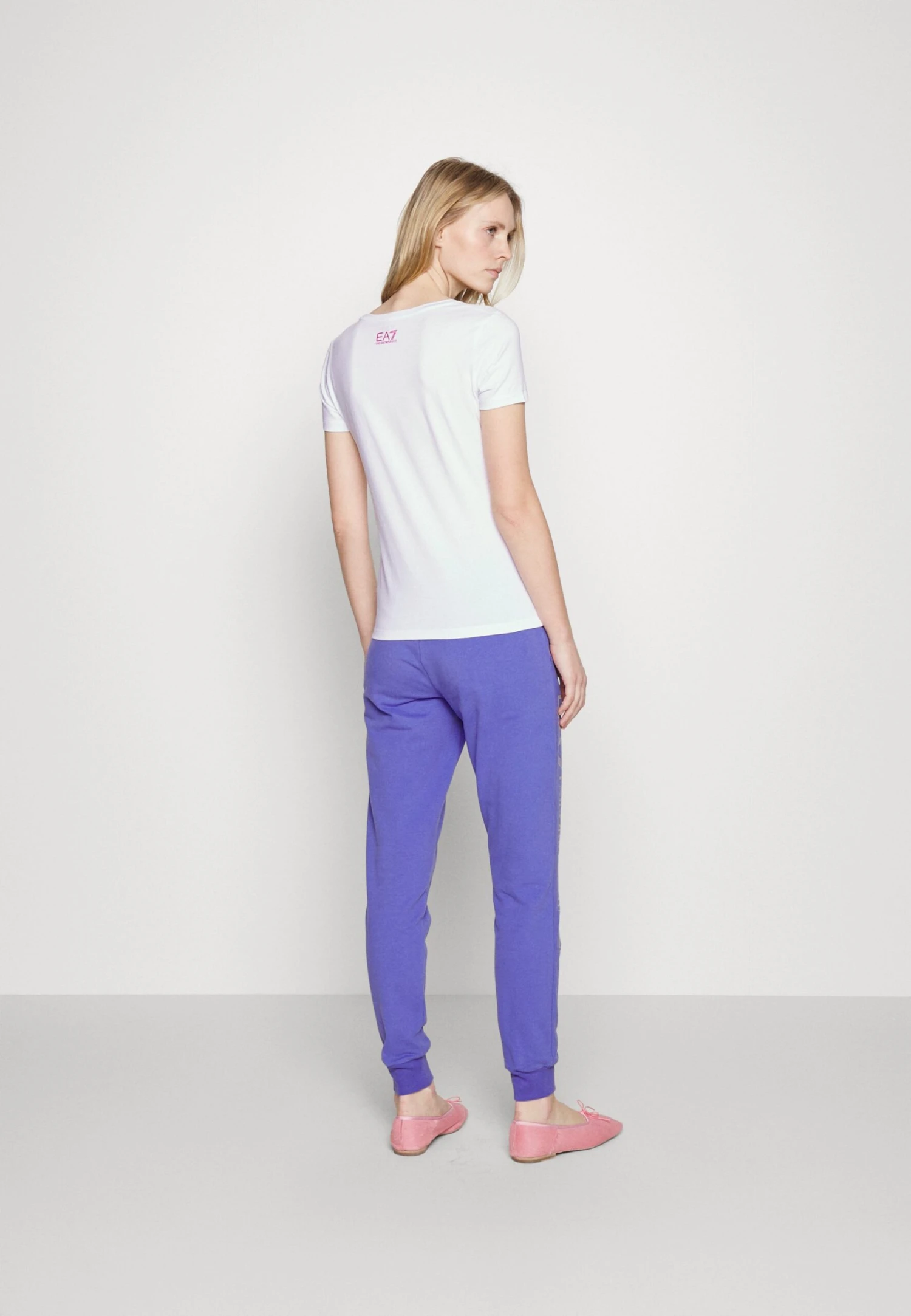 EA7 Emporio Armani Print T-Shirt - White/Pink 5 EA7 Emporio Armani Print T-Shirt - White/Pink - Image 3