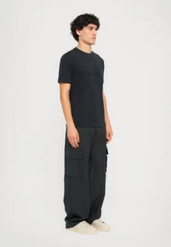 EA7 Emporio Armani TRAIN TEE BIG LOGO - Print T-shirt - Black -Total Wear Store 7e448ddb8bd74b29aca329eed5591a45