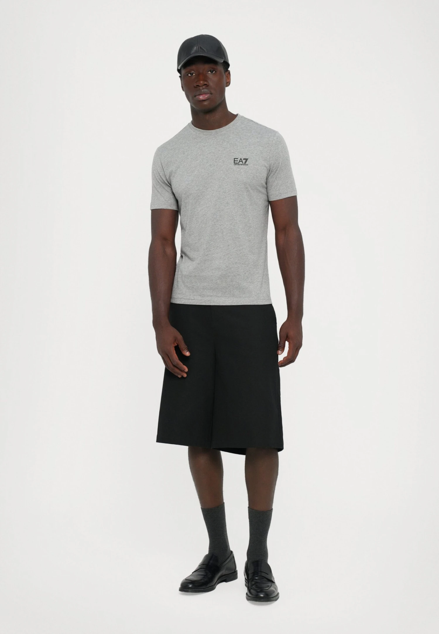 EA7 Emporio Armani TRAIN CORE TEE - Basic T-shirt - Grey 4 EA7 Emporio Armani TRAIN CORE TEE - Basic T-shirt - Grey - Image 2