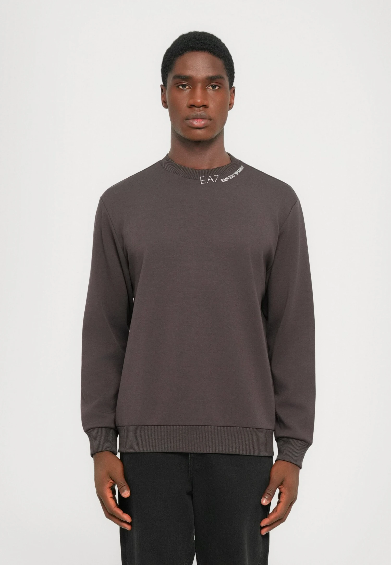 EA7 Emporio Armani TRAIN LOGO SERIES UNISEX - Sweatshirt - Chocolate Torte 4 EA7 Emporio Armani TRAIN LOGO SERIES UNISEX - Sweatshirt - Chocolate Torte - Image 2