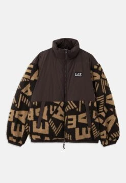 EA7 Emporio Armani MOUNTAIN JACKET LOGO - Winter Jacket - Chocolate Torte -Total Wear Store 8088a058bb0241e3a76f898483c7f895 1