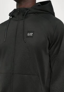 EA7 Emporio Armani TRAIN VISIBILITY - Tracksuit - Black/cream -Total Wear Store 80b7fae615914ebdb70b6ee5caf1b677