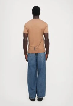 EA7 Emporio Armani TRAIN CORE TEE - Basic T-shirt - Tigers Eye -Total Wear Store 82d8d69da4c4460d9cddf6da2f7a6c74