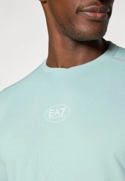 EA7 Emporio Armani TENNIS PRO TEE - Sports T-shirt - Blue Surf -Total Wear Store 842cc7e15bdc4f8d80cdf5a0348730aa