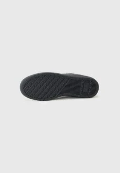 EA7 Emporio Armani SLASHER UNISEX - Trainers - Triple Black 12 EA7 Emporio Armani SLASHER UNISEX - Trainers - Triple Black -Total Wear Store 855e466769f34ed088067f51585b634f