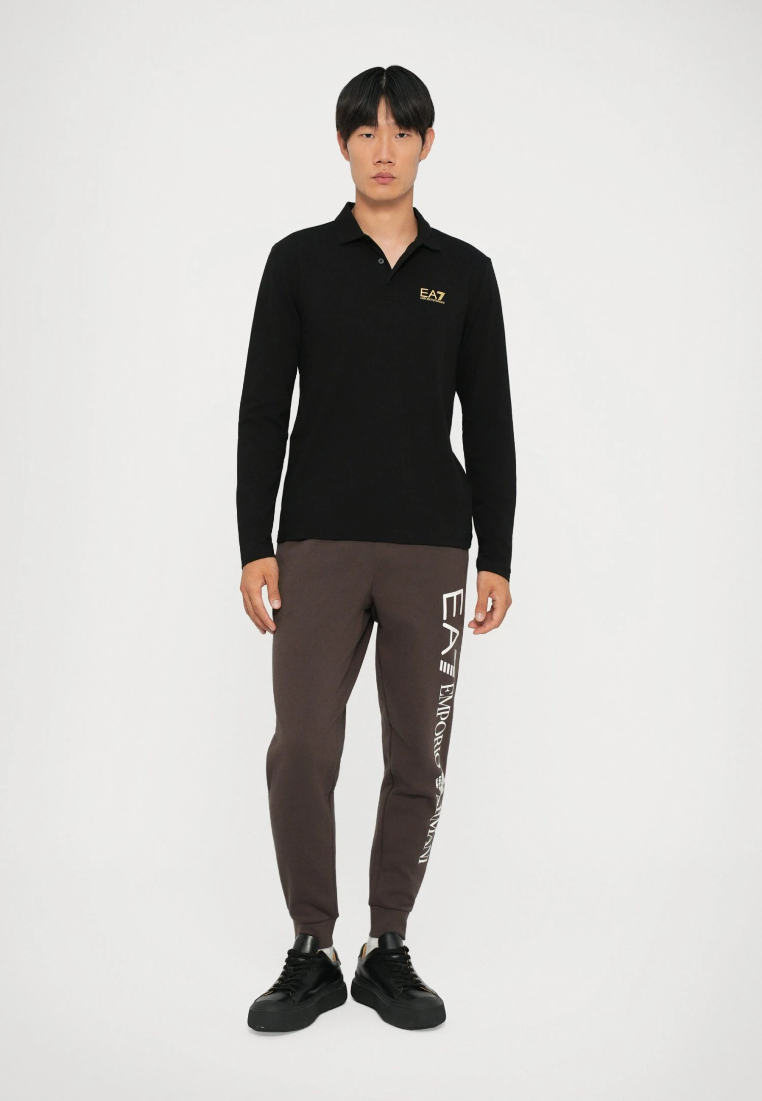 EA7 Emporio Armani TRAIN LOGO SERIES PANTS - Tracksuit Bottoms - Chocolate Brown 4 EA7 Emporio Armani TRAIN LOGO SERIES PANTS - Tracksuit Bottoms - Chocolate Brown - Image 2