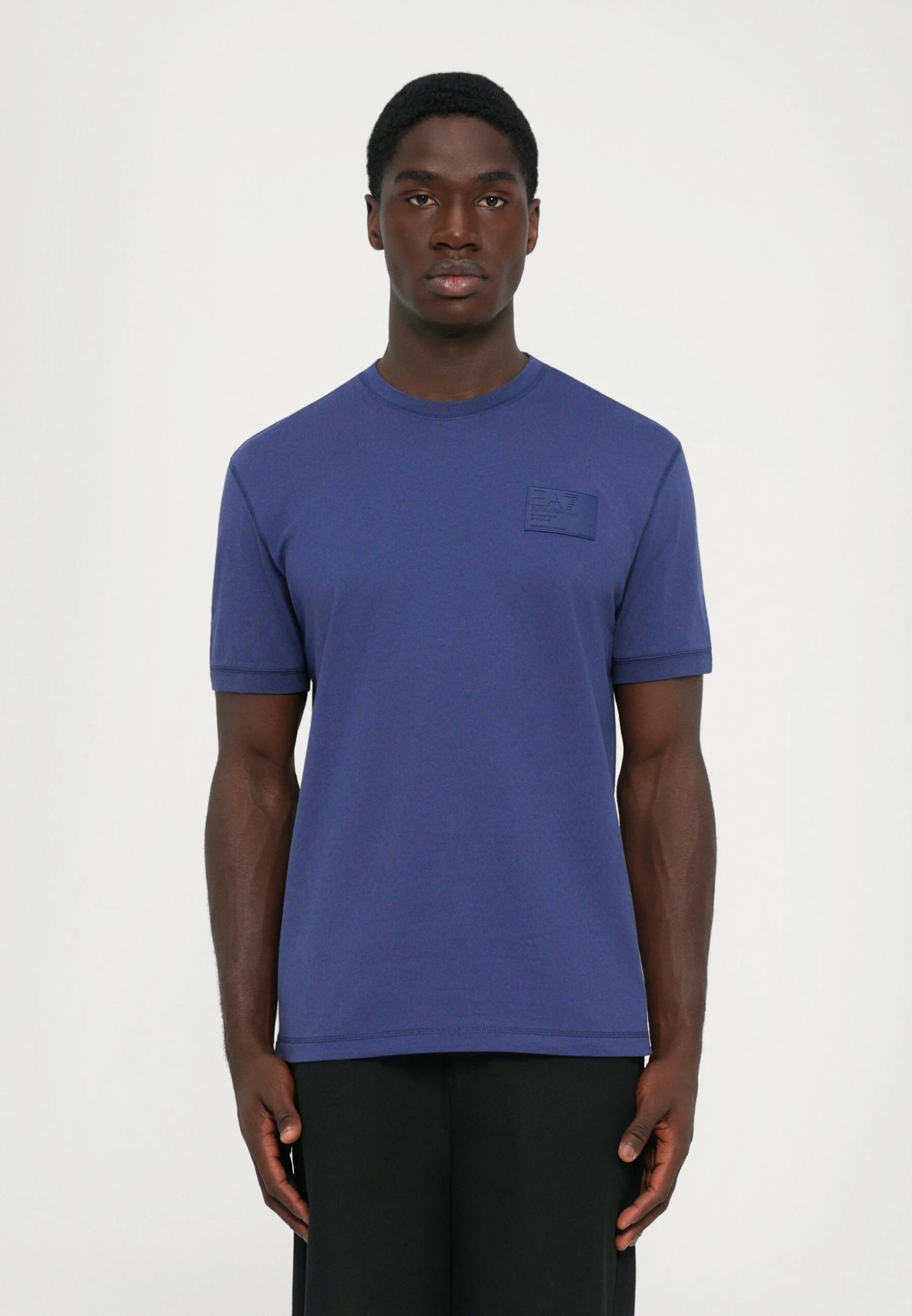 EA7 Emporio Armani TRAIN CORE TEE UNISEX - Basic T-shirt - Blue 4 EA7 Emporio Armani TRAIN CORE TEE UNISEX - Basic T-shirt - Blue - Image 2