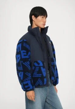 EA7 Emporio Armani MOUNTAIN JACKET LOGO - Winter Jacket - Blue -Total Wear Store 85de59a0db2c4eaa8fdff042e29283e9