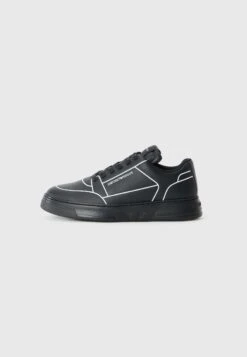 Emporio Armani Trainers - Off White/black -Total Wear Store 867c0bdffc6f400ba70f31c981266050