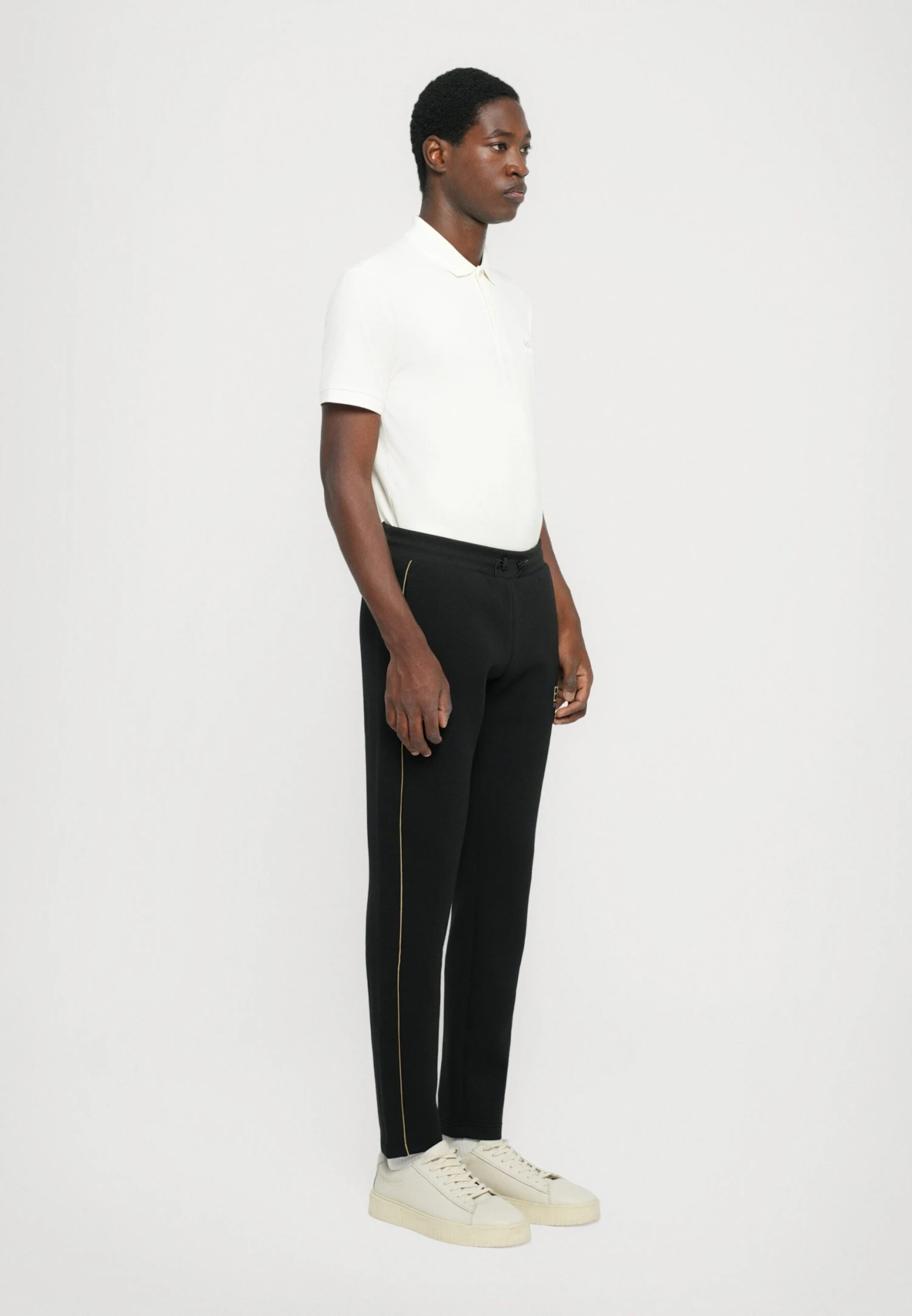 EA7 Emporio Armani LABEL PANTS - Tracksuit Bottoms - Black 6 EA7 Emporio Armani LABEL PANTS - Tracksuit Bottoms - Black - Image 4