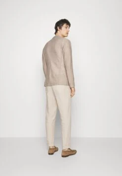 Emporio Armani Giacca - Suit Jacket - Beige 13 Emporio Armani Giacca - Suit Jacket - Beige -Total Wear Store 88b62b1ee6bb45f7803ceed4ed1c7cc0