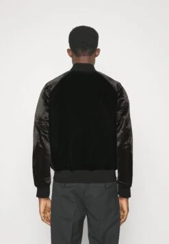 Emporio Armani Blouson Jacket - Bomber Jacket - Nero -Total Wear Store 88bf1e006338497488d2fb9080703f3c
