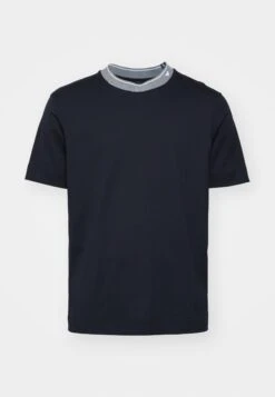 Emporio Armani Basic T-shirt - Iconico Blu Navy 15 Emporio Armani Basic T-shirt - Iconico Blu Navy -Total Wear Store 89f5f7d8ec4546cb8b21f2a6a0f25a93