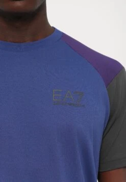 EA7 Emporio Armani TRAIN ATHLETIC BLOCK TEE - Basic T-shirt - Blue -Total Wear Store 8b51a289f0e749b299426327068d63f5