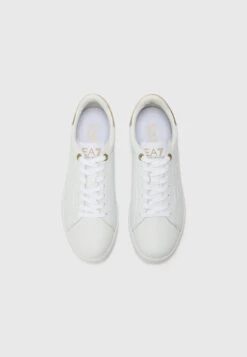 EA7 Emporio Armani CLASSIC UNISEX - Trainers - White/gold-coloured -Total Wear Store 8d57717be49f46409d8fbf4bb7ca1e2c