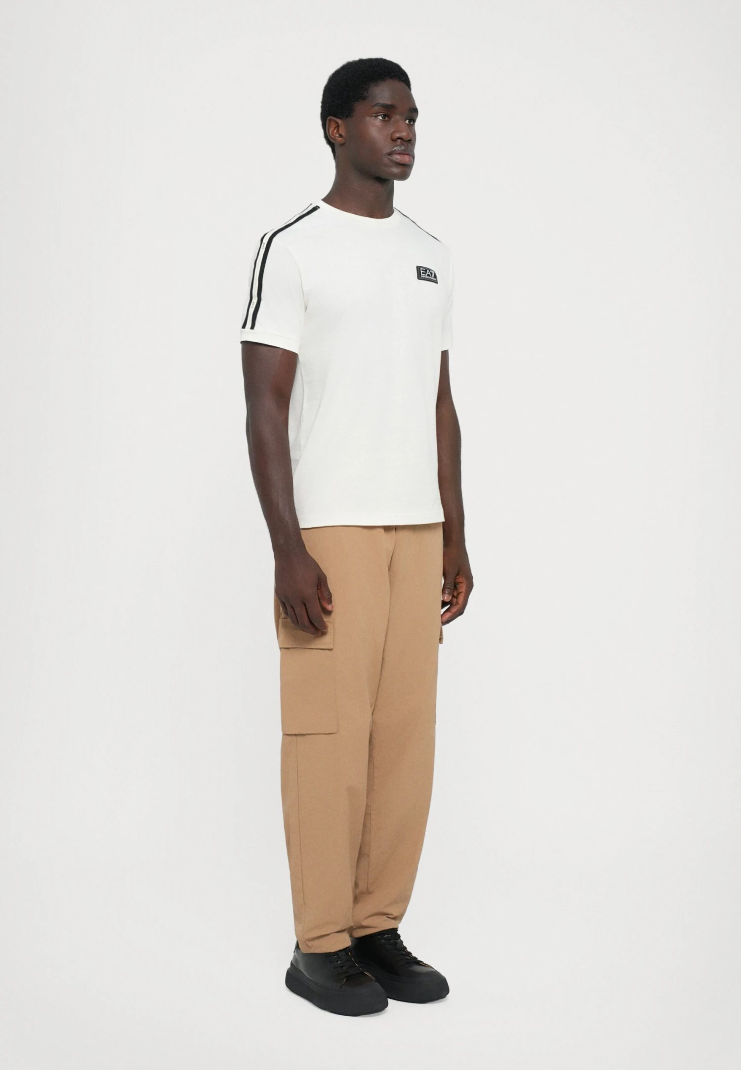 EA7 Emporio Armani LOGO SERIES TAPE TEE - Print T-shirt - Vanilla Ice 6 EA7 Emporio Armani LOGO SERIES TAPE TEE - Print T-shirt - Vanilla Ice - Image 4