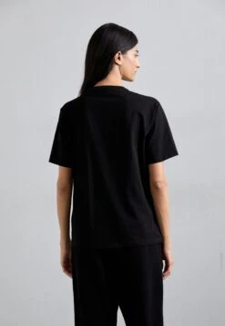 EA7 Emporio Armani Print T-shirt - Black/gold-coloured -Total Wear Store 8eb0283b35cc4db58bf04d1be16dfaa4