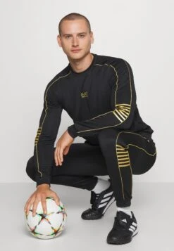 EA7 Emporio Armani Train Core - Sweatshirt - Black/Gold 12 EA7 Emporio Armani Train Core - Sweatshirt - Black/Gold -Total Wear Store 8f0bc3f847aa4a1da18e321df7d5b041