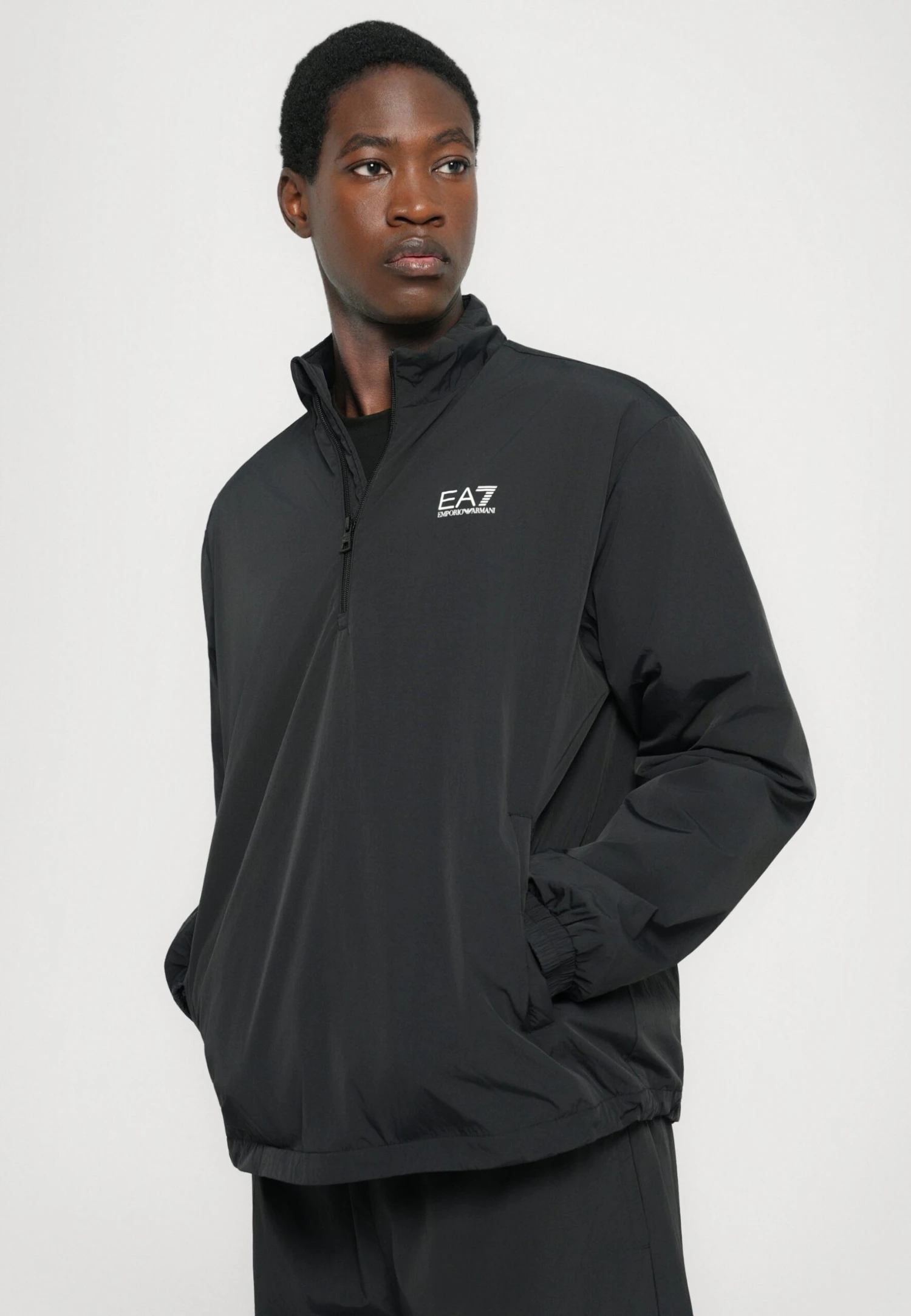 EA7 Emporio Armani TRAIN CORE - Light Jacket - Black 7 EA7 Emporio Armani TRAIN CORE - Light Jacket - Black - Image 5