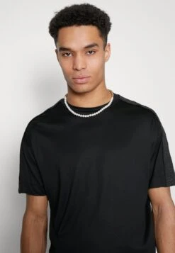 Emporio Armani Basic T-Shirt - Nero -Total Wear Store 8f99c2c113f8433f8f9a946c7f40be12