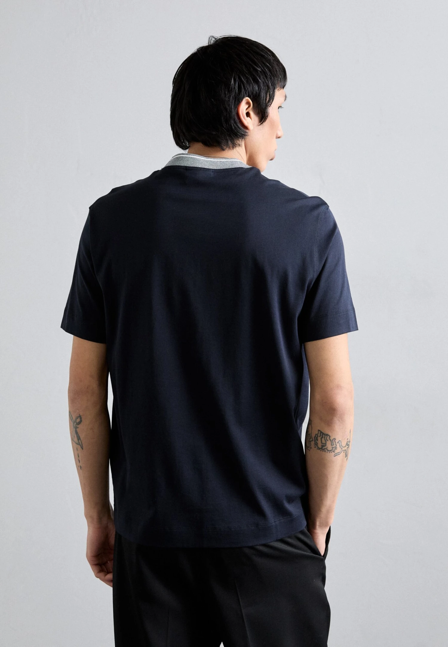 Emporio Armani Basic T-shirt - Iconico Blu Navy 5 Emporio Armani Basic T-shirt - Iconico Blu Navy - Image 3