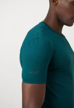 EA7 Emporio Armani TEE - Sports T-shirt - Ponderosa Pine -Total Wear Store 915cb184ac0d4fd8b40e234b09b3f2bf