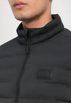 EA7 Emporio Armani MOUNTAIN - Waistcoat - Black -Total Wear Store 9195ce3a1b9d43a48c3f306150702386