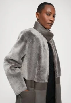 Emporio Armani COAT - Winter Coat - Taupe -Total Wear Store 9196749e480f4568a59c9bb409d5517a