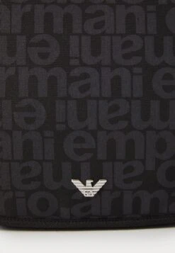 Emporio Armani CHANGING BAG UNISEX - Baby Changing Bag - Blu 11 Emporio Armani CHANGING BAG UNISEX - Baby Changing Bag - Blu -Total Wear Store 935f01ecc6a84e908517f88e11380cdc