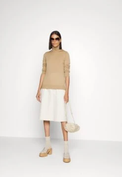 Emporio Armani Jumper - Beige -Total Wear Store 93e9a1cb78fb4423929b0af04b983a79