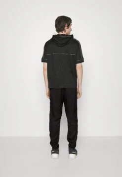 Emporio Armani Pantaloni - Trousers - Nero -Total Wear Store 94531434ba5b4f9f92c245fde9e54a65