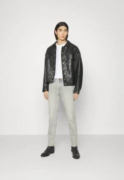 Emporio Armani 5 Pockets Pant - Slim Fit Jeans - Denim Blu -Total Wear Store 948f2559b8c2401fbe08f89e2289e3de