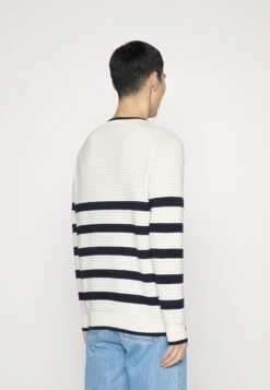 Emporio Armani Jumper - Bianco Caldo -Total Wear Store 95d58d7244a24fc193ceac71f8a0de26