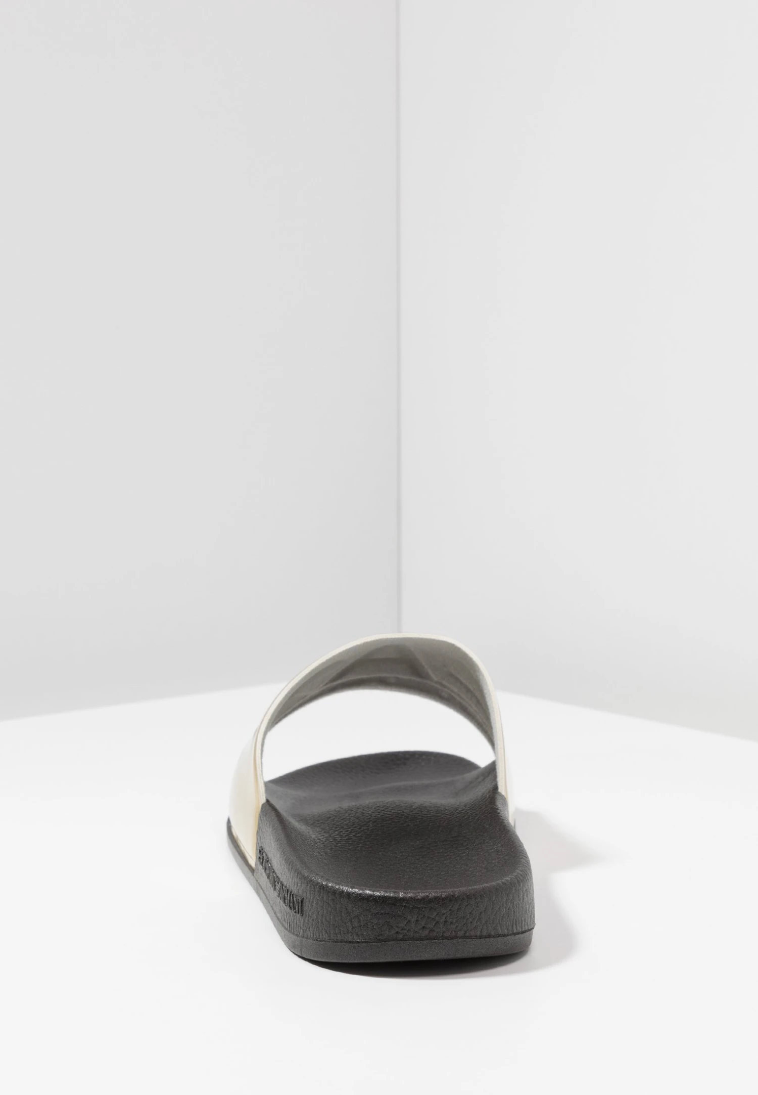 EA7 Emporio Armani Visibility Unisex - Mules - Shiny Gold/Black 6 EA7 Emporio Armani Visibility Unisex - Mules - Shiny Gold/Black - Image 4