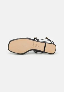 Emporio Armani Capsule Icon - Sandals - Nero -Total Wear Store 9c5c59a5ce7d4530b0beddc7e3c44893
