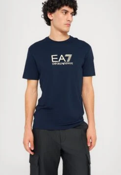 EA7 Emporio Armani TRAIN LABEL TEE BIG LOGO - Print T-shirt - Blue -Total Wear Store 9c71f62b577d4901a764cbd5ed870968