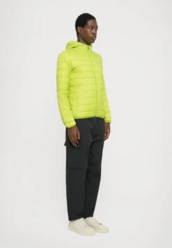 EA7 Emporio Armani TRAIN CORE LIGHT JACKET - Down Jacket - Macaw Green -Total Wear Store 9d05db1416a848e4b0b924da93b964fb