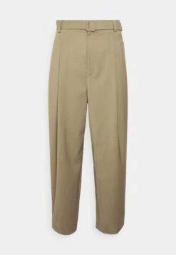 Emporio Armani Pantaloni - Trousers - Verde Militare -Total Wear Store 9d27ef7d662a46dc99e047eecc515ebe