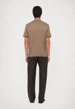 Emporio Armani Basic T-shirt - Walnut -Total Wear Store 9fb803c2406a4d5985f7e1d1a8458892