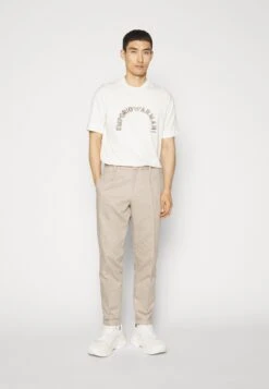 Emporio Armani Trouser - Chinos - Sabbia -Total Wear Store a03683bf25434431975b01ba215036a3