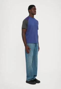 EA7 Emporio Armani TRAIN ATHLETIC BLOCK TEE - Basic T-shirt - Blue -Total Wear Store a04997712721461fa85d280dcaad730c