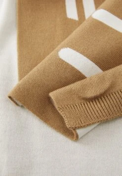 EA7 Emporio Armani UNISEX - Scarf - Tigers Eye/vanilla Ice -Total Wear Store a22e69ed77f74f0c878a716c4f40316f